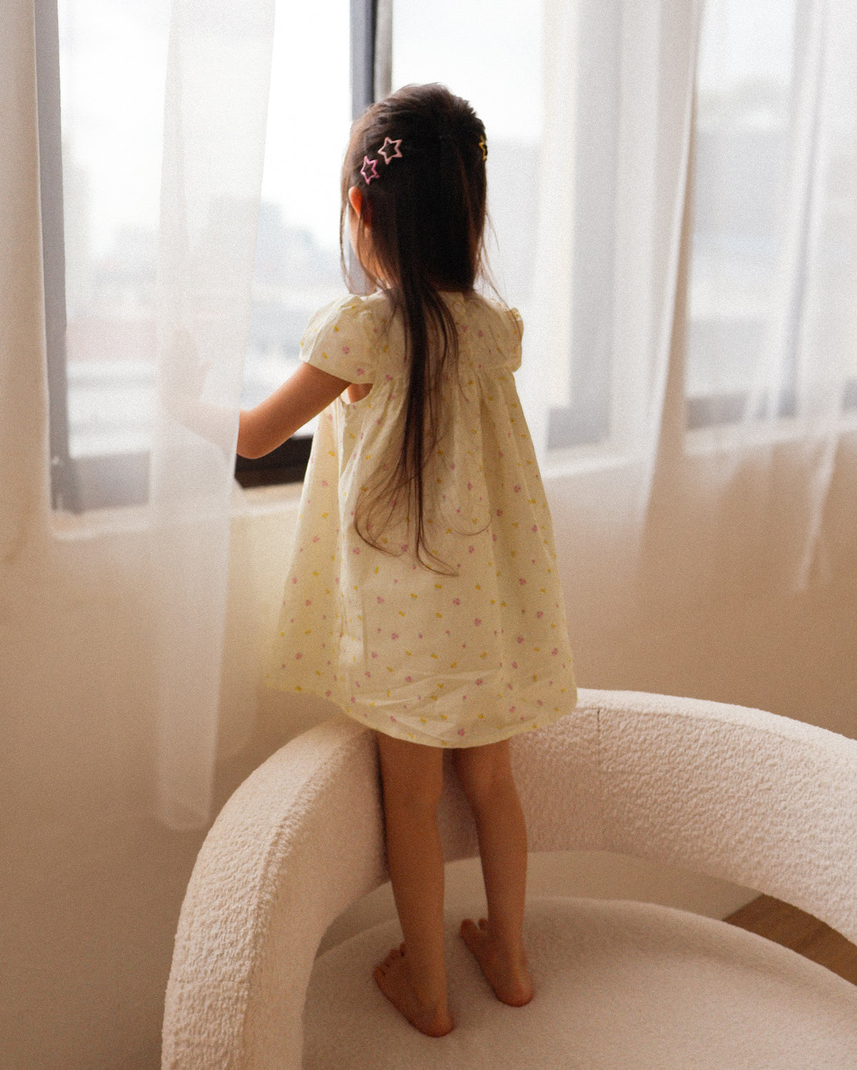 Puff-sleeve dress in yellow
