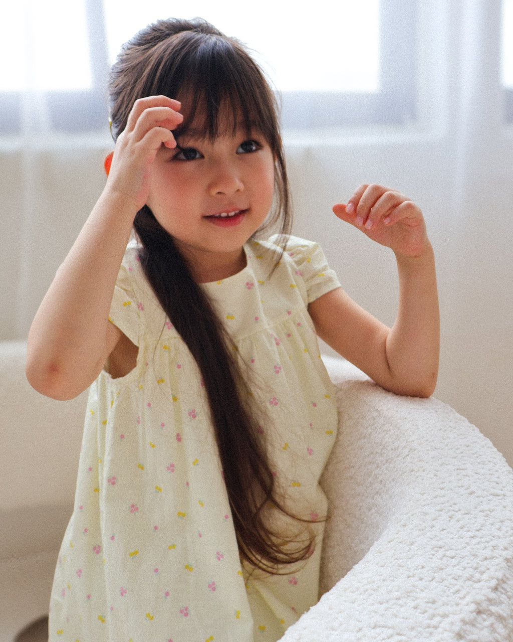Puff-sleeve dress in yellow